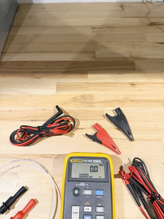 FLUKE 719 100G PRESSURE CALIBRATOR W/ LEADS & EXTRAS (TESTED) PERFECT CONDITION