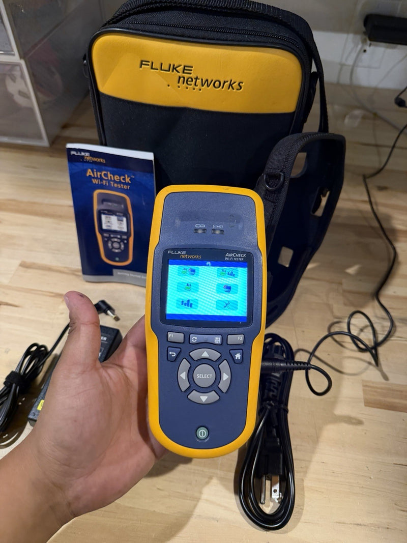 FLUKE NETWORKS AIRCHECK WIFI TESTER WITH CHARGER & BAGE