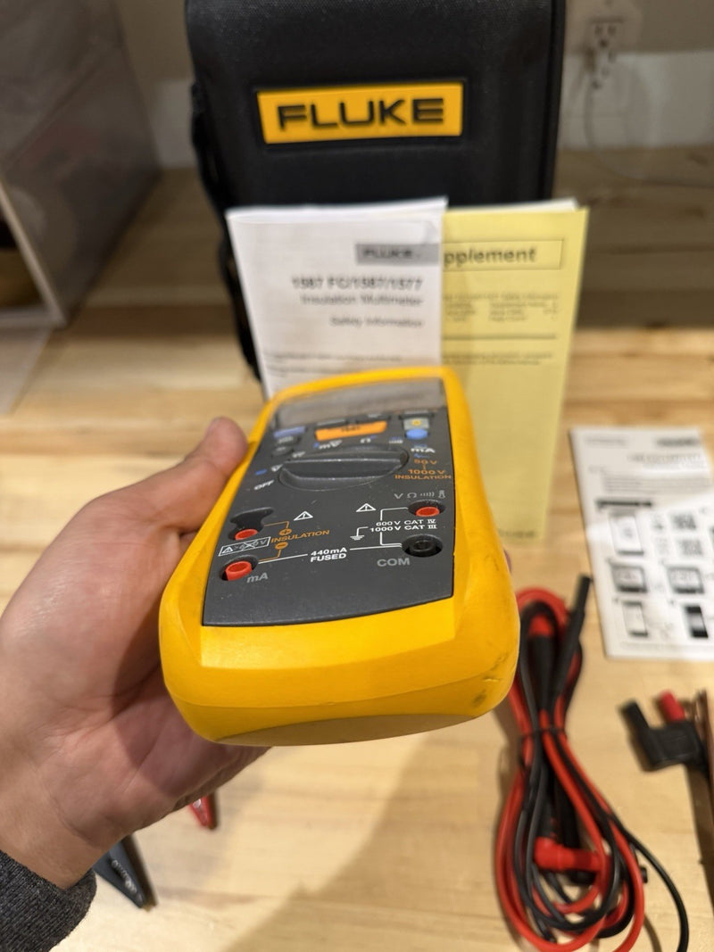FLUKE 1587 FC INSULATION MULTIMETER WITH LEADS & CASE TESTED