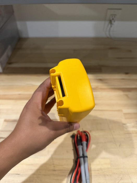 FLUKE 1503 INSULATION TESTER WITH ACCESSORIES & CLIPS