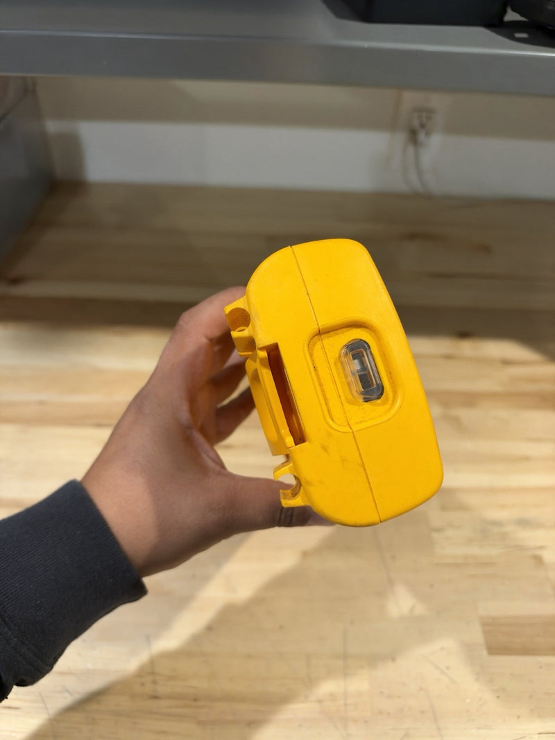 FLUKE 287 TRUE-RMS LOGGING MULTIMETER (PARTS ONLY) FOR PARTS NO BACK COVER