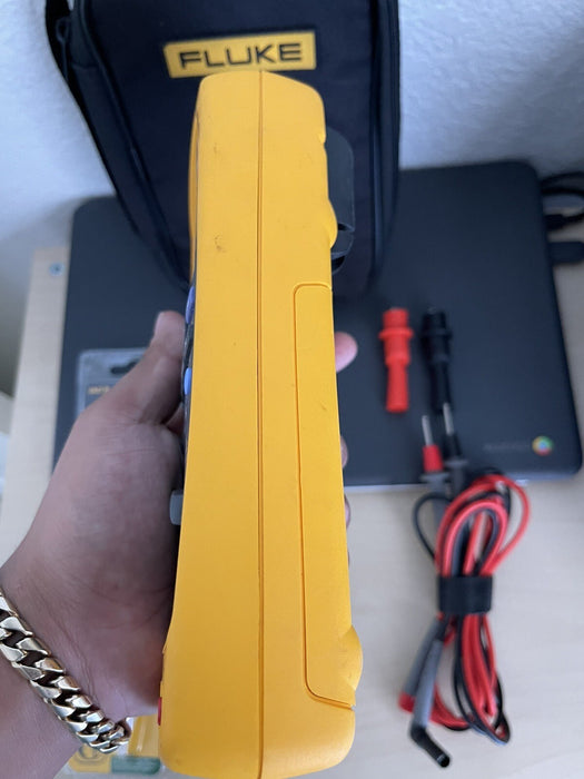 FLUKE 789 PROCESS METER WITH LEADS AND CASE