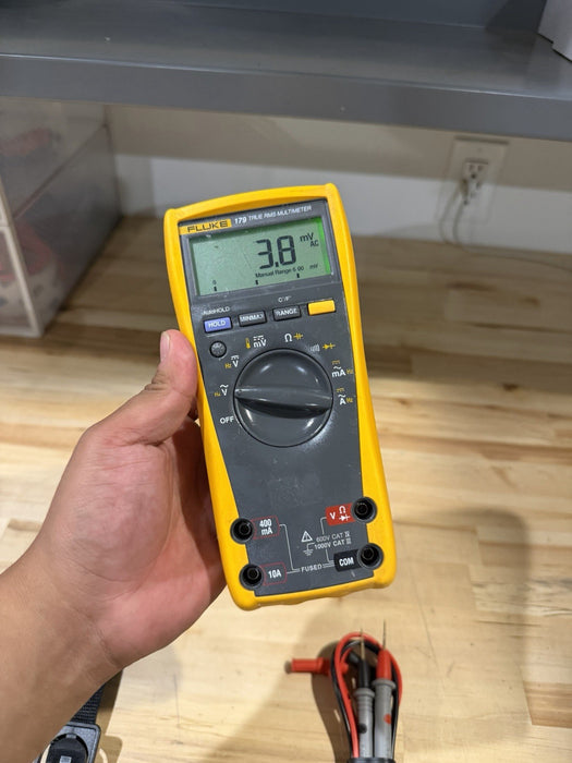 FLUKE 179 MULTIMETER WITH LEADS & CLIPS
