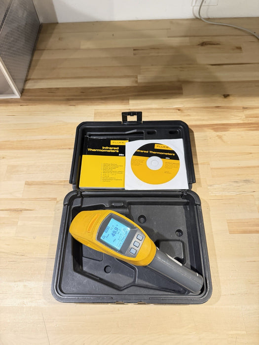 FLUKE 568 IR THERMOMETER WITH CASE TESTED