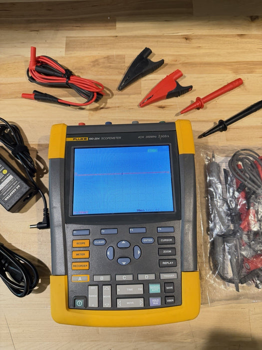 FLUKE 190-204 SCOPEMETER 4CH 200MHZ 2.5GS/S W LEADS & ACCESSORIES (TESTED)