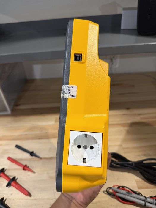 FLUKE ESA615 230V ELECTRICAL SAFETY ANALYZER TESTER WITH LEADS & CHARGER TESTED