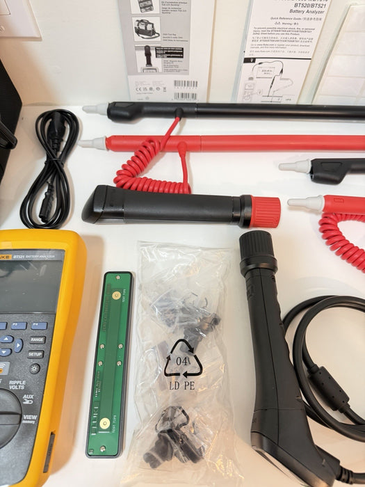 FLUKE BT521 BATTERY ANALYZER KIT W/ACCESSORIES (NEW FACTORY SEALED)CAL 2025/2026