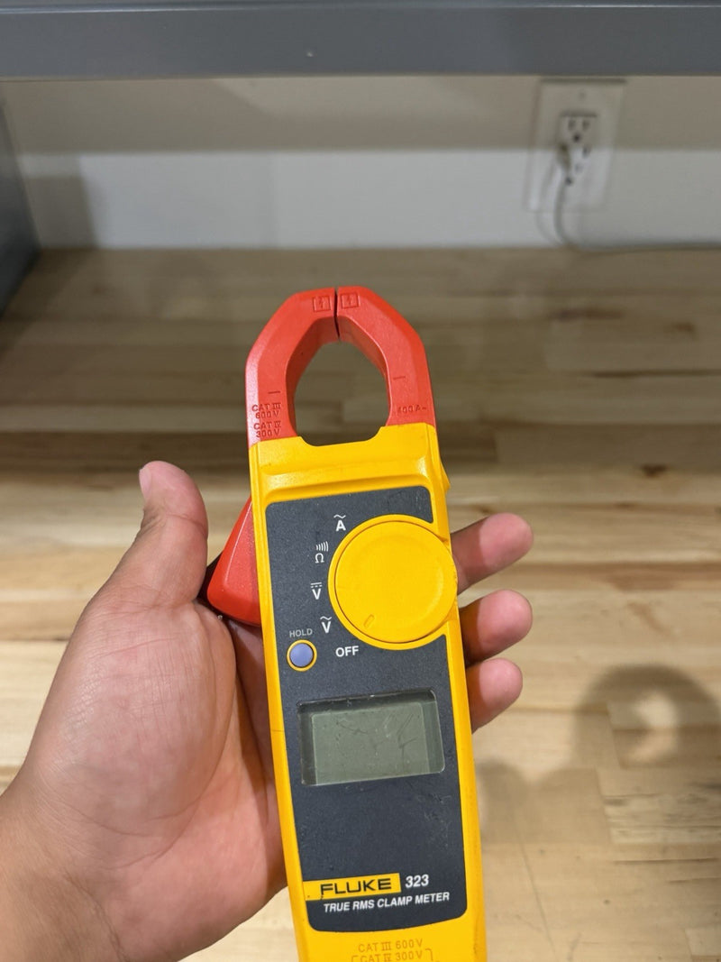 FLUKE 323 TRUE RMS CLAMP METER FOR PARTS