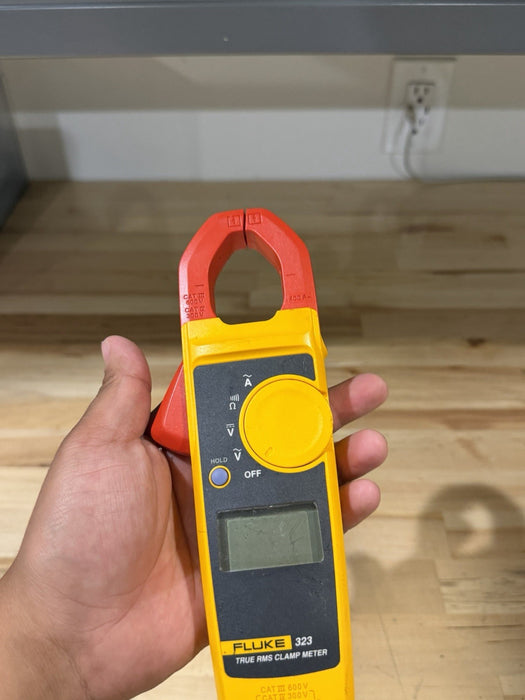 FLUKE 323 TRUE RMS CLAMP METER FOR PARTS