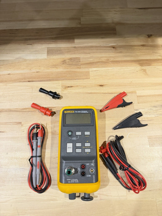 FLUKE 718 30G PRESSURE CALIBRATOR W/LEADS & BAG (FREE SHIPPING)PERFECT CONDITION