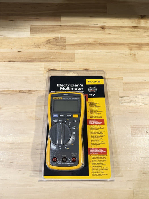 FLUKE 117 TRUE RMS MULTIMETER / NEW FACTORY SEALED - SHIPS FAST