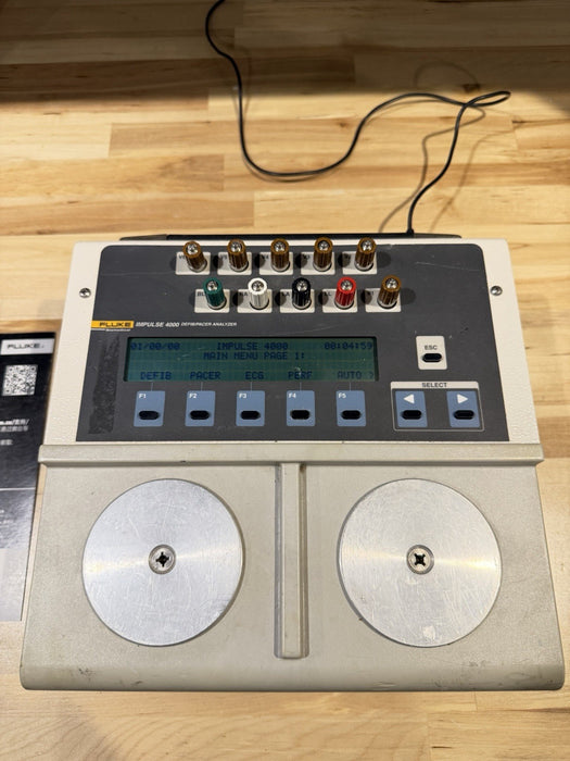 FLUKE IMPULSE 4000 DEFIB/PACER ANALYZER WITH CHARGER TESTED