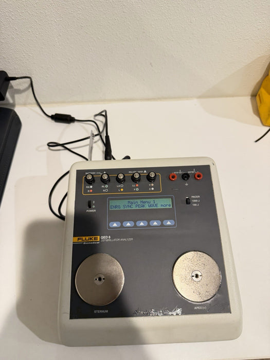 FLUKE BIOMEIDICAL QED 6 DEFIB ANALYZER WITH CHARGER TESTED