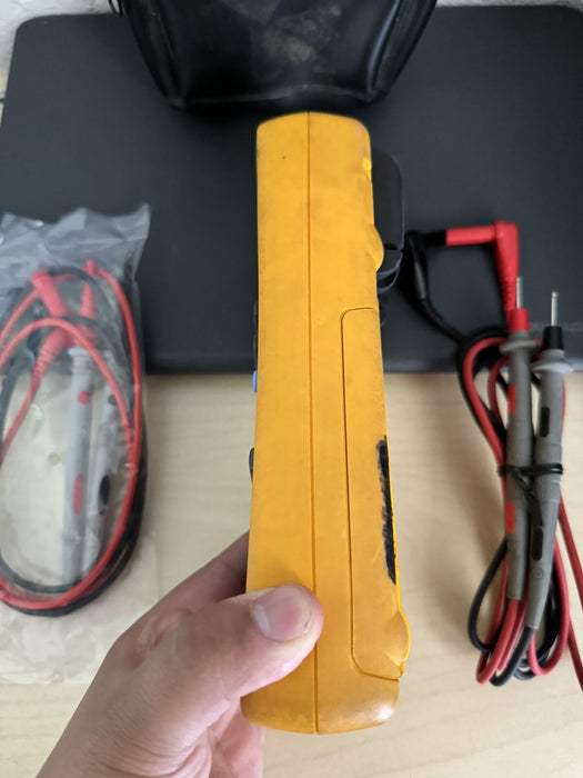 FLUKE 87IV TRMS MULTIMETER WITH BAG & LEADS