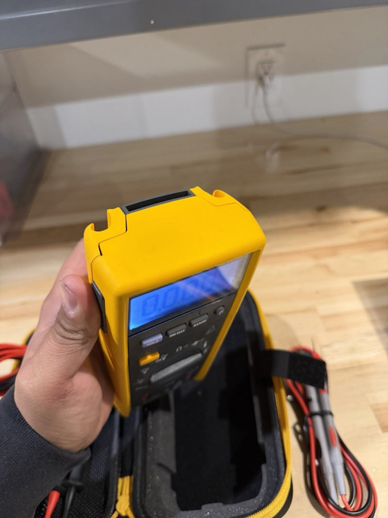 FLUKE 233 KIT REMOTE DISPLAY AUTOMOTIVE DIGITAL MULTIMETER
