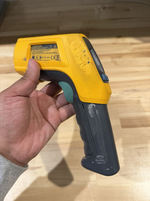 FLUKE 568 IR THERMOMETER (PARTS ONLY) FOR PARTS - SHIPS FAST