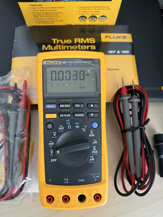 FLUKE  187 TRUE RMS MULTI METER W/LEADS & CALIBRATION CERTIFICATE- FREE SHIPPING