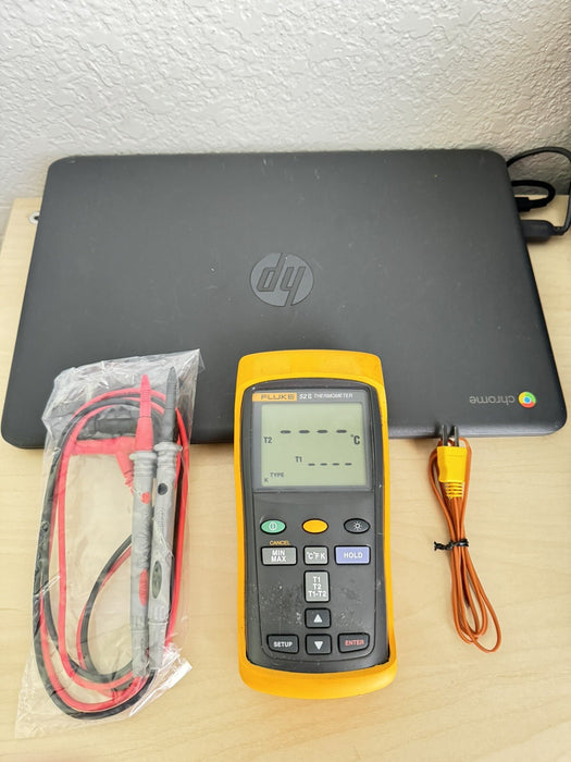 FLUKE 52 II THERMOCOUPLE THERMOMETER METER WITH PROBE & LEADS