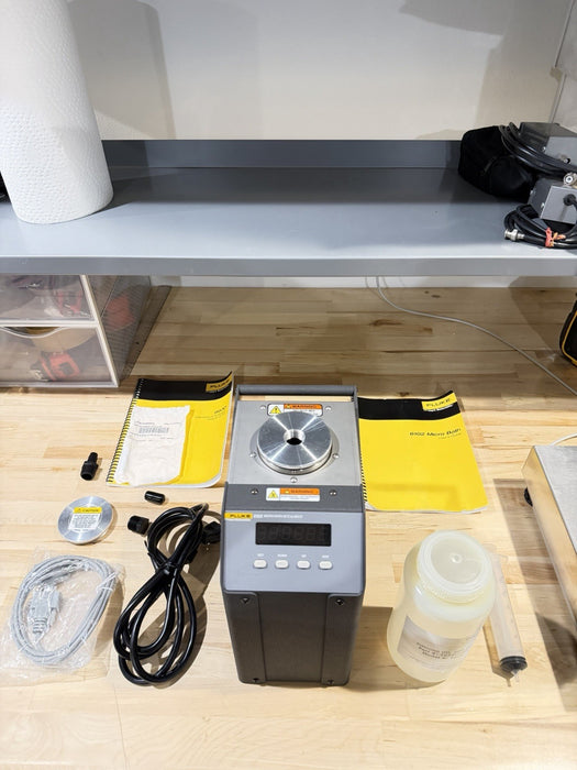 FLUKE 6102 MICRO-BATH 35Â°C TO 200Â°C WITH ACCESSORIES TESTED