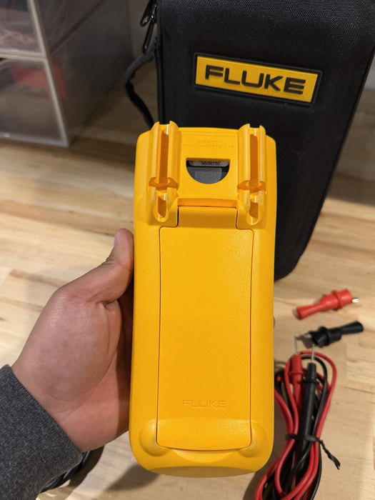 FLUKE 1577 INSULATION MULTIMETER W/ LEADS & CASE (TESTED) SHIPS FAST NEW SEALED