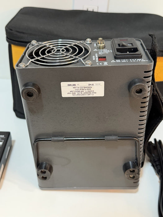 FLUKE 9140 22207T DRY-WELL CALIBRATOR WITH BAG & CHARGER TESTED