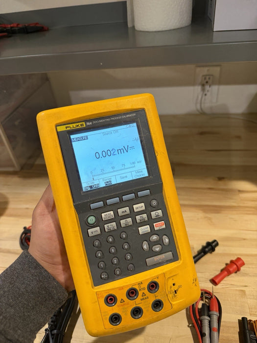 FLUKE 744 DOCUMENTING PRCESS CALIBRATOR W/ LEADS & CHARGER (CALIBRATED 2025)