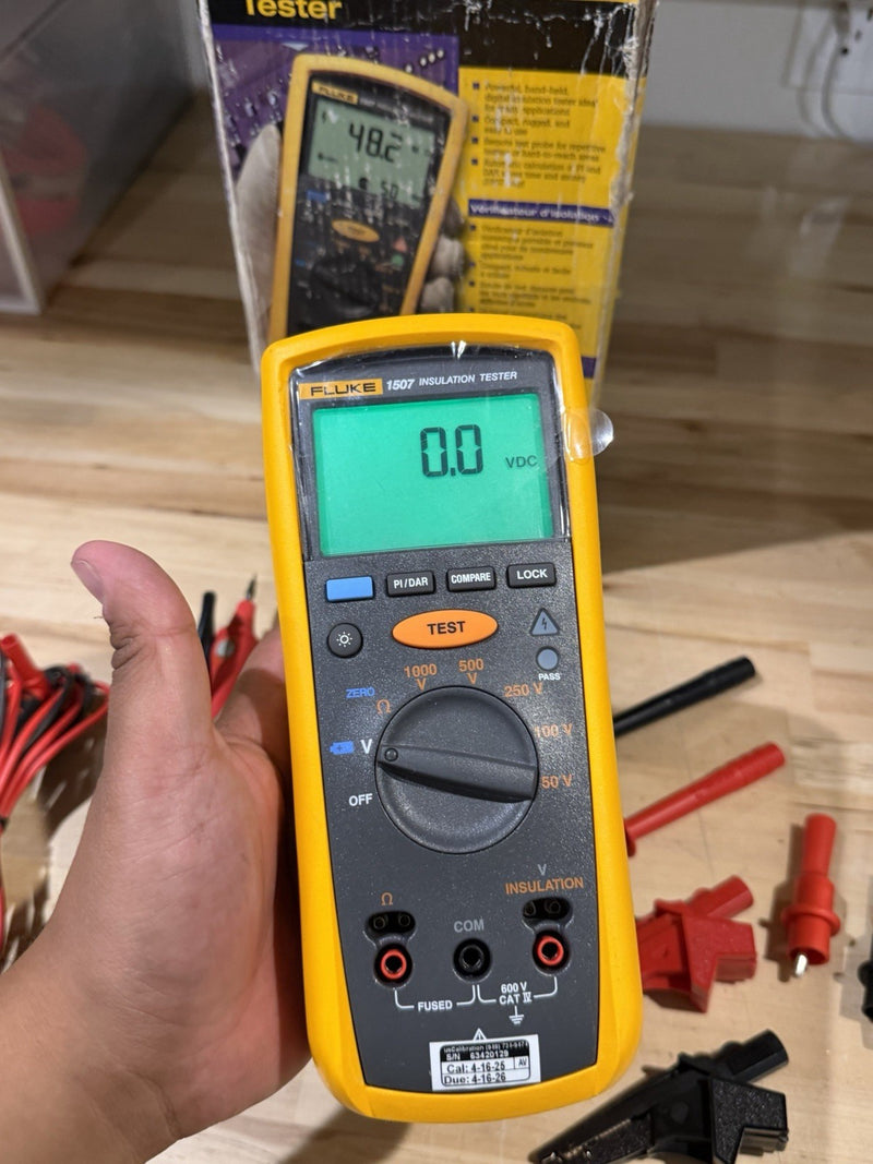 FLUKE 1507 INSULATION MULTIMETER WITH LEADS & CLIPS CALIBRATED 2026