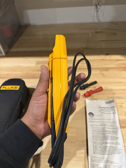 FLUKE T6-1000 ELECTRICAL TESTER W/ BAG & CLIPS (TESTED) SHIPS FAST