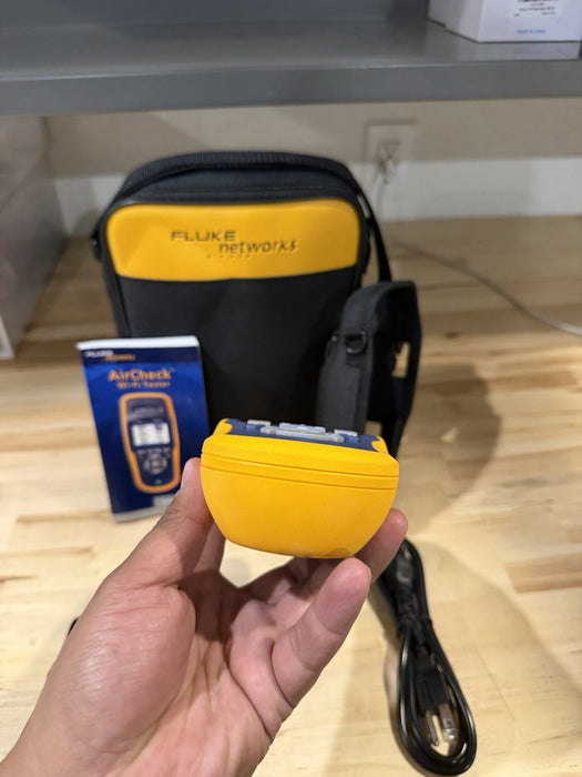FLUKE NETWORKS AIRCHECK WIFI TESTER WITH CHARGER & BAGE