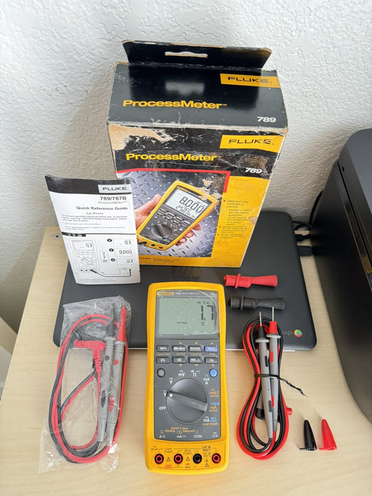 FLUKE 789 PROCESS METER WITH LEADS & CLIPS