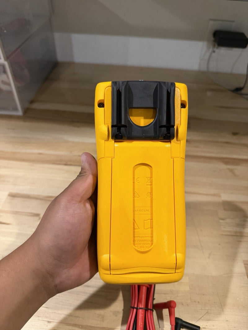 FLUKE 725 MULTIFUNCTION PROCESS CALIBRATOR WITH LEADS & CLIPS TESTED
