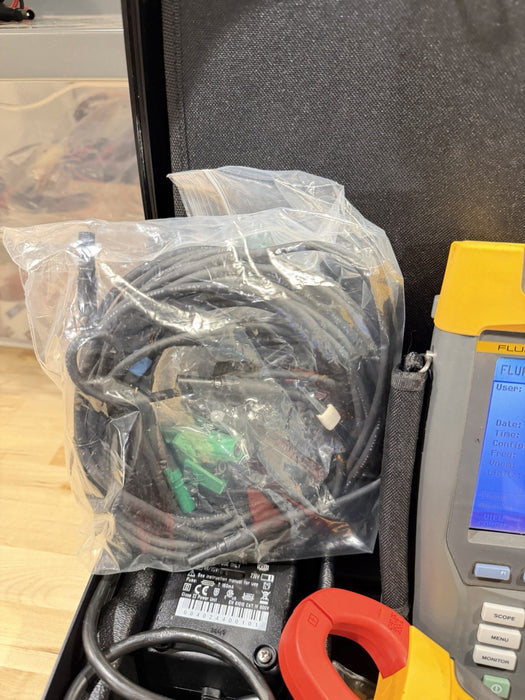 FLUKE 434 SERIES POWER QUALITY ANALYZER KIT W/ACCESSORIES - SHIPS FREE (TESTED)