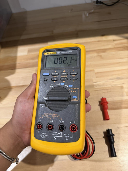 FLUKE 787 PROCESSMETER W/ LEADS & CLIPS - SHIPS FAST (TESTED)