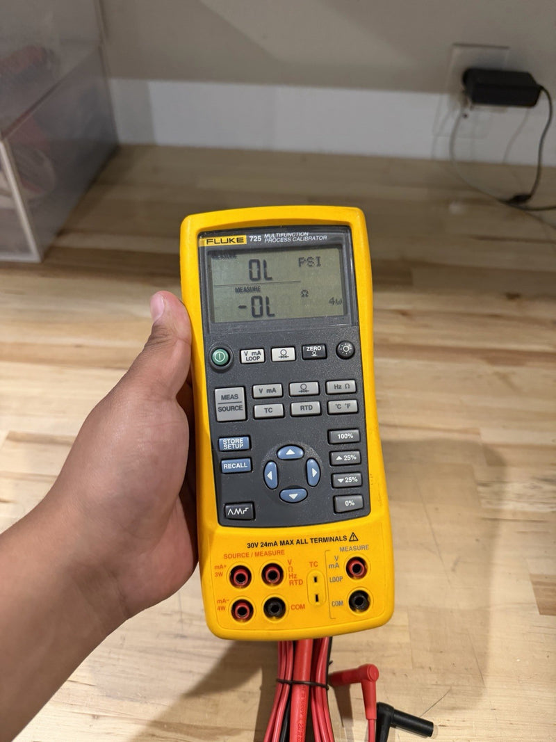 FLUKE 725 MULTIFUNCTION PROCESS CALIBRATOR WITH LEADS & CLIPS TESTED