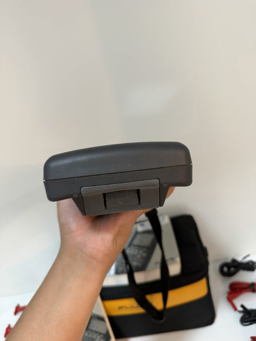 FLUKE 702 DOCUMENTING PROCESS CALIBRATOR WITH ACCESSORIES TESTED
