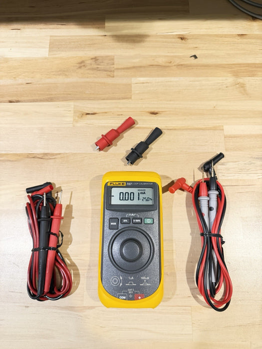 FLUKE 707 LOOP CALIBRATOR W/ ACCESSORIES - FREE SHIPPING