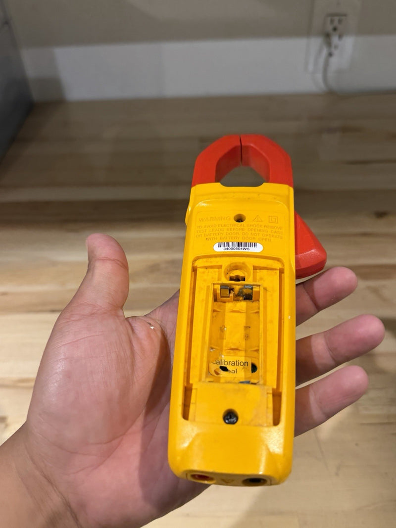 FLUKE 323 TRUE RMS CLAMP METER FOR PARTS