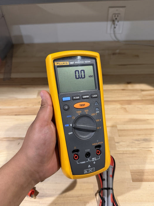 FLUKE 1507 INSULATION MULTIMETER W/ LEADS  - SHIPS FAST