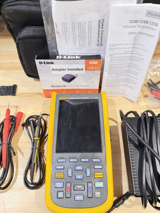 FLUKE 123B INDUSTRIAL SCOPEMETER 20MHZ W/ ACCESSORIES & BAG - FREE SHIPPING