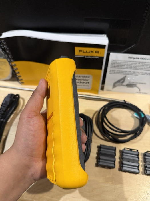 FLUKE 1523 REFERENCE THERMOMETER W/ PROBE KIT & ACCESSORIES-FREE SHIPPING TESTED