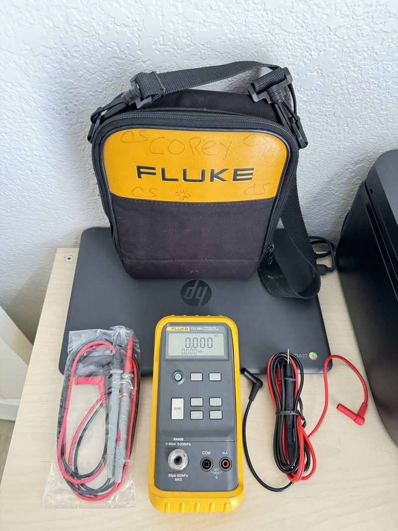 FLUKE 713 30G PRESSURE CALIBRATOR WITH LEADS & BAG