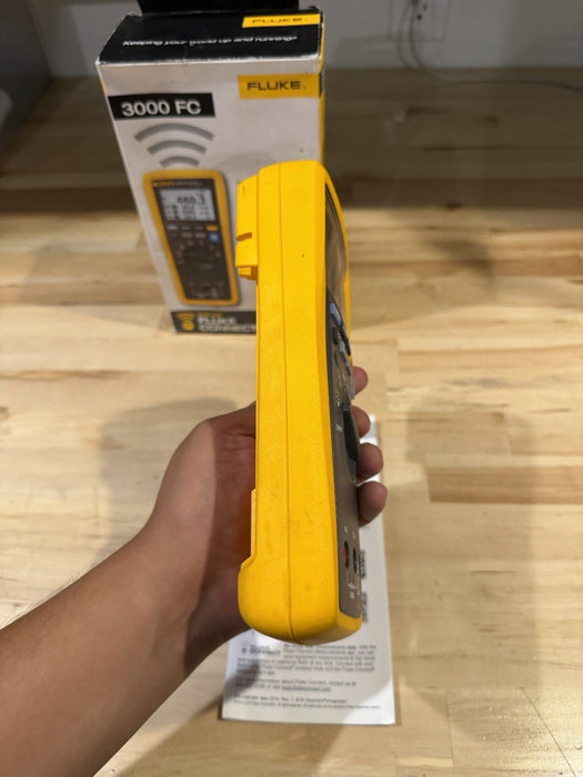 FLUKE 3000 FC WIRELESS DIGITAL MULTIMETER FOR PARTS