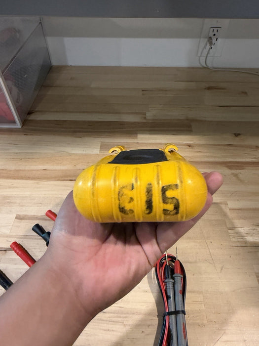 FLUKE 715 VOLT/MA CALIBRATOR WITH LEADS & CLIPS TESTED