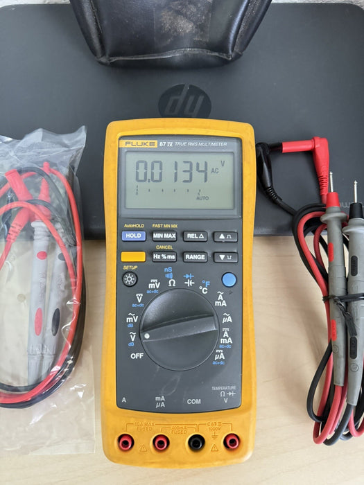 FLUKE 87IV TRMS MULTIMETER WITH BAG & LEADS