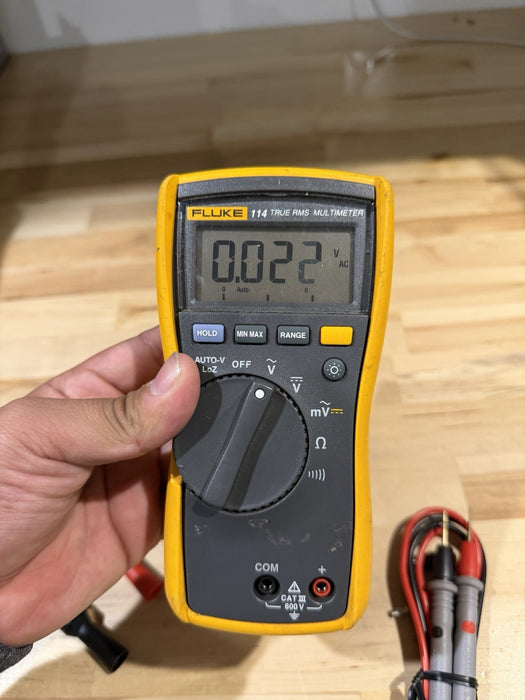 FLUKE 114 TRUE RMS MULTIMETER WITH LEADS & CLIPS TESTED