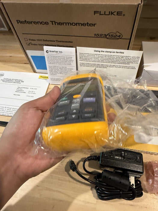 FLUKE 1524 REFERENCE THERMOMETER W/ PROBE & BAG (FREE SHIPPING) CALIBRATED 2025