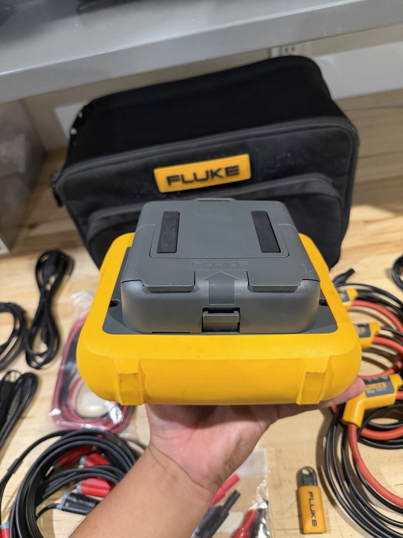 FLUKE 1730 ENERGY LOGGER KIT W/ ACCESSORIES (TESTED) FREE SHIPPING