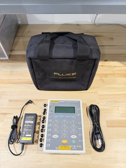 FLUKE MPS450 MULTIPARAMETER SIMULATOR W/ CASE & CHARGER - TESTED