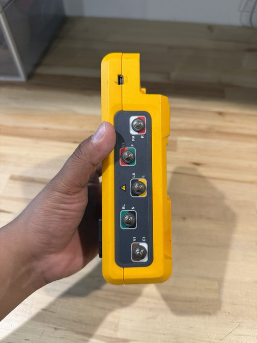 FLUKE PROSIM 4 VITAL SIGNS SIMULATOR (NO BATTERY) READ DESCRIPTION / FOR PARTS