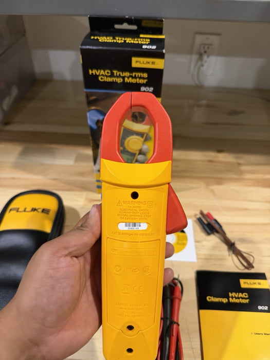 FLUKE 902 TRUE RMS HVAC CLAMP METER WITH CASE & LEADS RARE